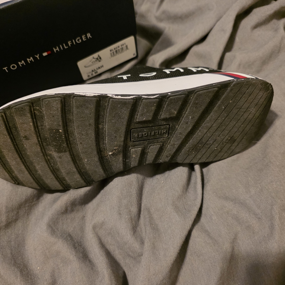 ****** Sold Sold Dont Buy Sold Sold Sold ***Tommy Hilfiger Womans Black Sneakers